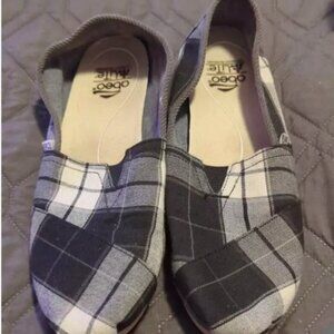 Tom's Womens 9.5 Black and White Plaid Shoes USED